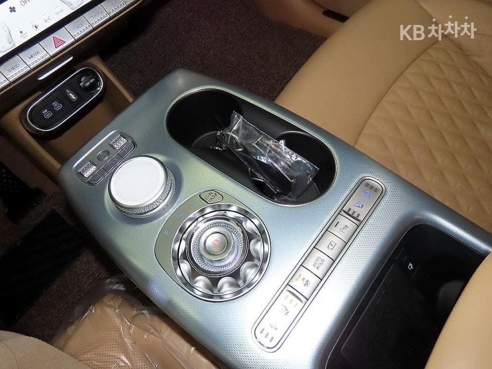 Дженезис GV60Стандартен 2WD Стандартен - 12