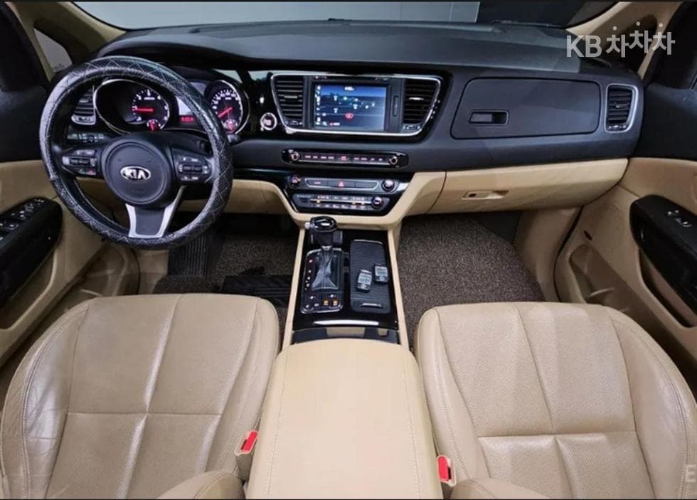 Киа All New Канивал7-местен (Лимузин) 2.2 Дизел Лимузин President - 7