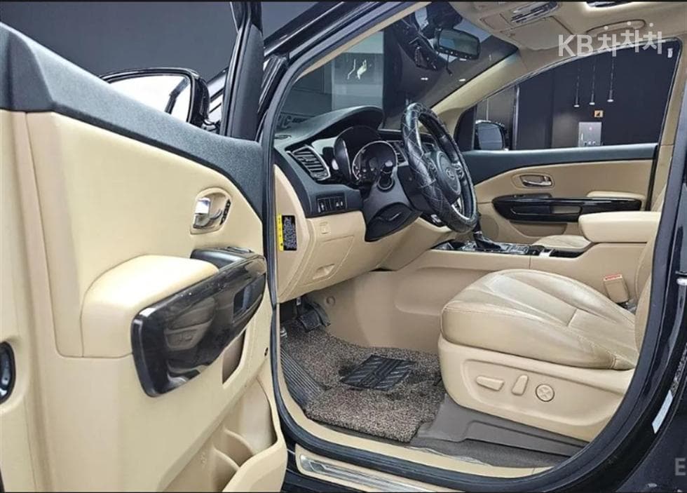 Киа All New Канивал7-местен (Лимузин) 2.2 Дизел Лимузин President - 10