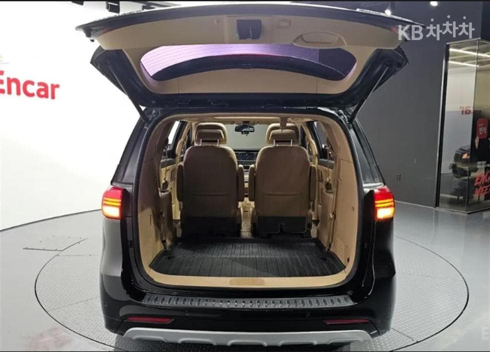 Киа All New Канивал7-местен (Лимузин) 2.2 Дизел Лимузин President - 20