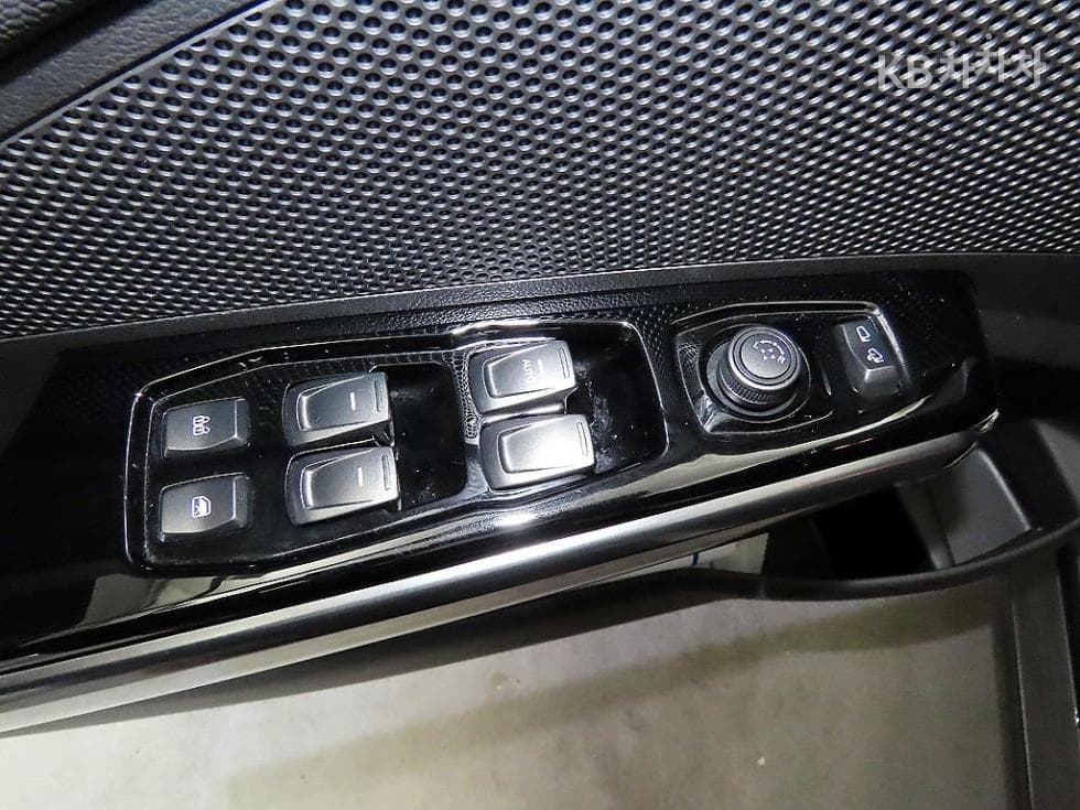 (249no5913)KG Mobility Veri New Tivoli Gasoline V5 2WD Basic - 14