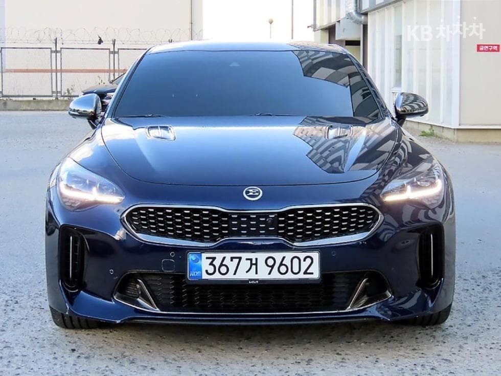 Киа Stinger2.0 Турбо 4x4 플래티넘