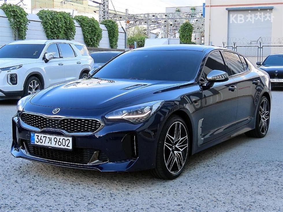 Киа Stinger 2.0 Турбо 4x4 플래티넘 - Image 1