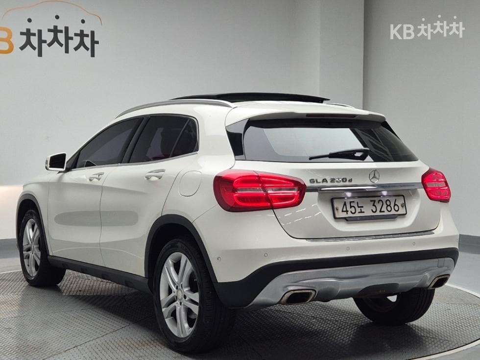 벤츠 GLA X156 GLA200 d - Image 3