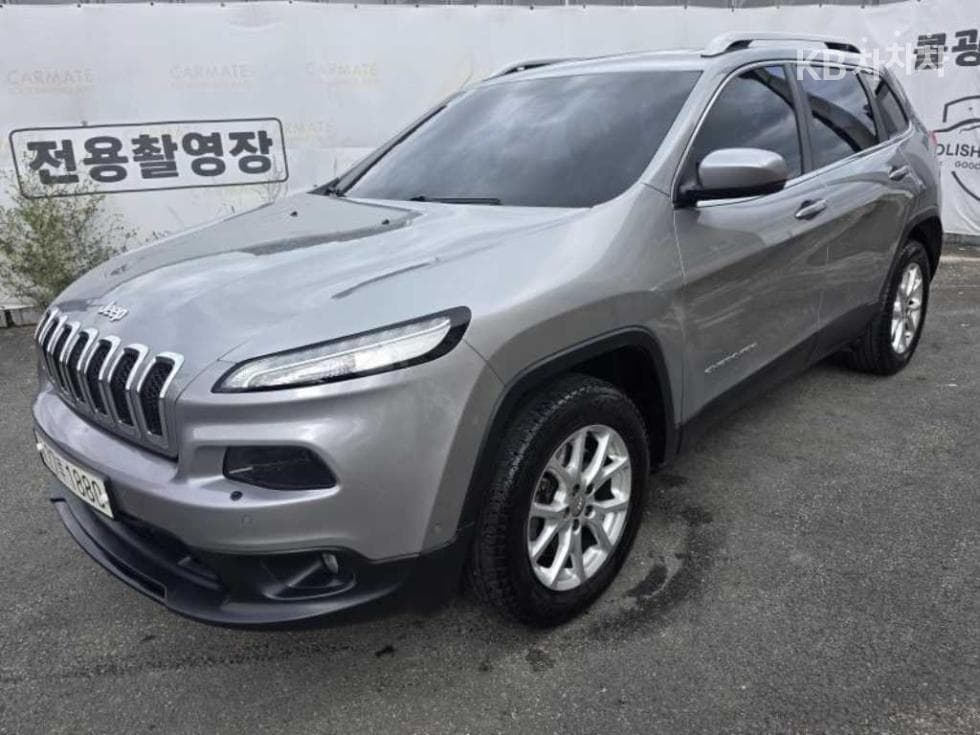 지프 체로키 2.4 론지튜드 Стандартен - Image 1