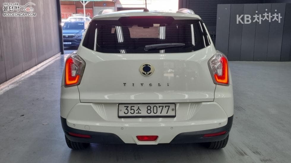 КейДжи Мобилити Тиволи 아머1.6 Бензин 기어 에디션 2WD - 4