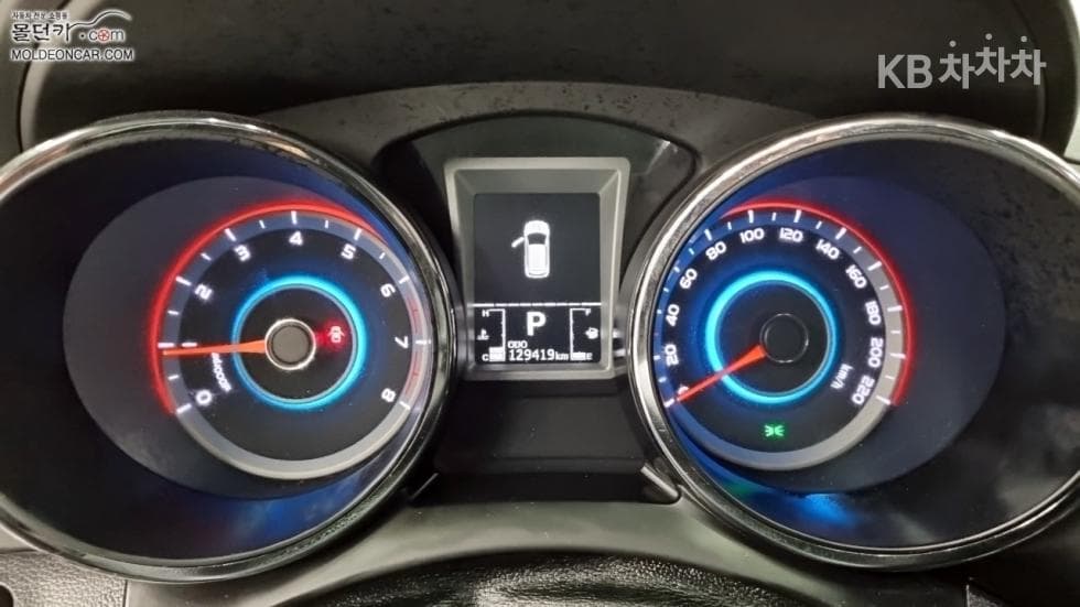 КейДжи Мобилити Тиволи 아머1.6 Бензин 기어 에디션 2WD - 5