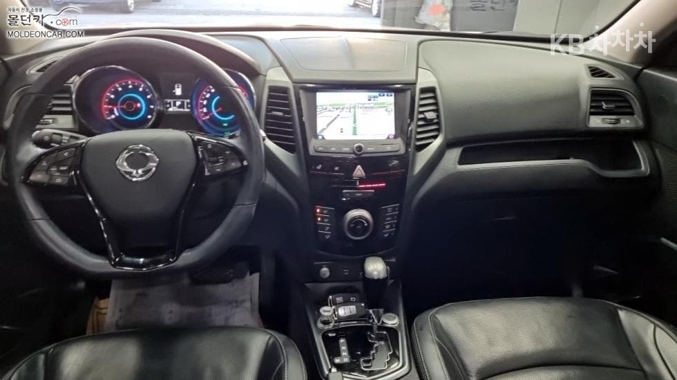 КейДжи Мобилити Тиволи 아머1.6 Бензин 기어 에디션 2WD - 7