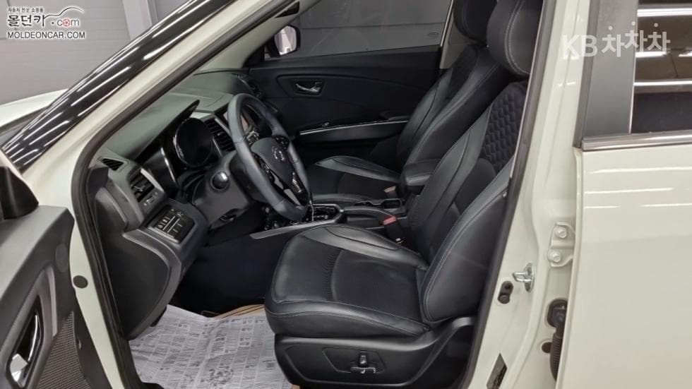 КейДжи Мобилити Тиволи 아머1.6 Бензин 기어 에디션 2WD - 9