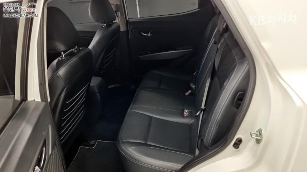 КейДжи Мобилити Тиволи 아머1.6 Бензин 기어 에디션 2WD - 10