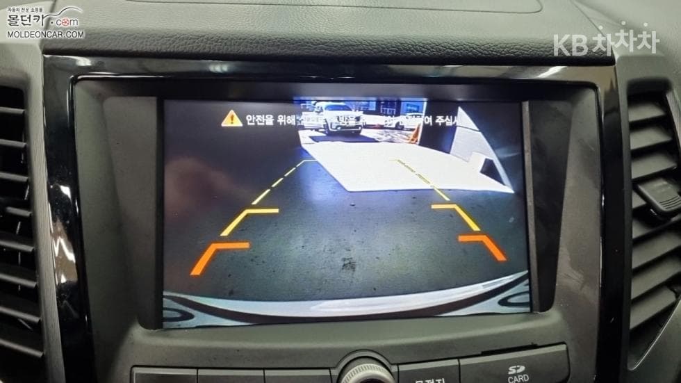 КейДжи Мобилити Тиволи 아머1.6 Бензин 기어 에디션 2WD - 13