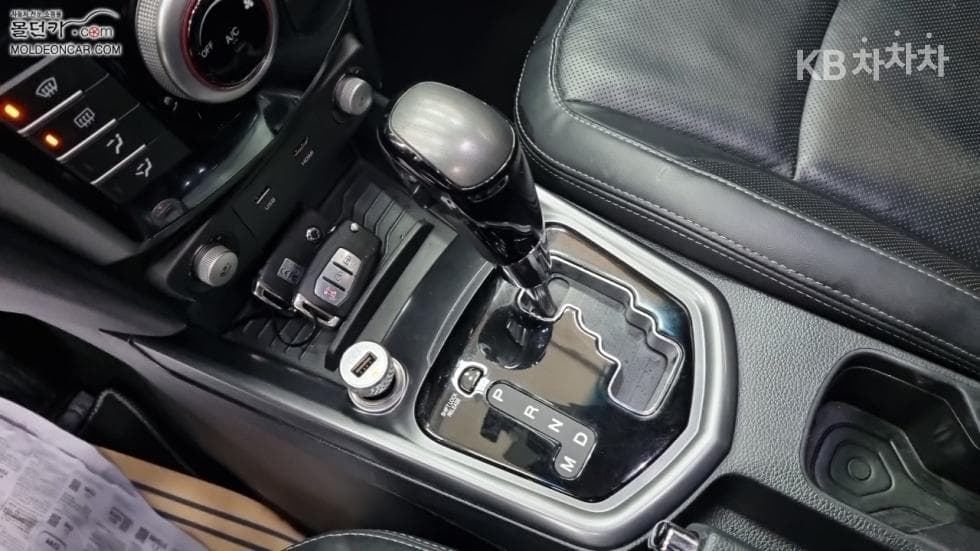 КейДжи Мобилити Тиволи 아머1.6 Бензин 기어 에디션 2WD - 14