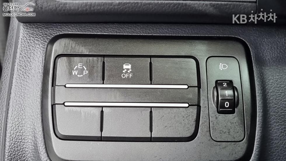 КейДжи Мобилити Тиволи 아머1.6 Бензин 기어 에디션 2WD - 16