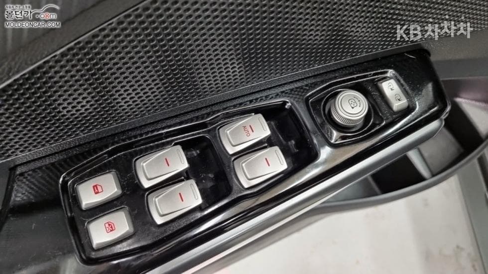 КейДжи Мобилити Тиволи 아머1.6 Бензин 기어 에디션 2WD - 17