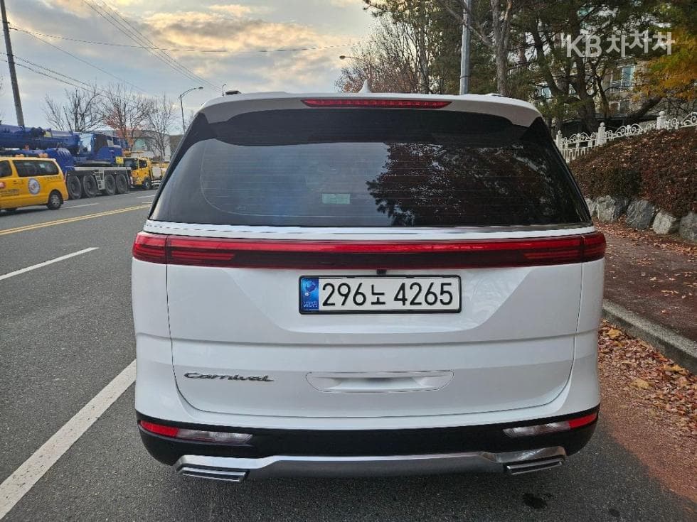 Киа Канивал 4-то поколениеD2.2 9-местен Signature - 26