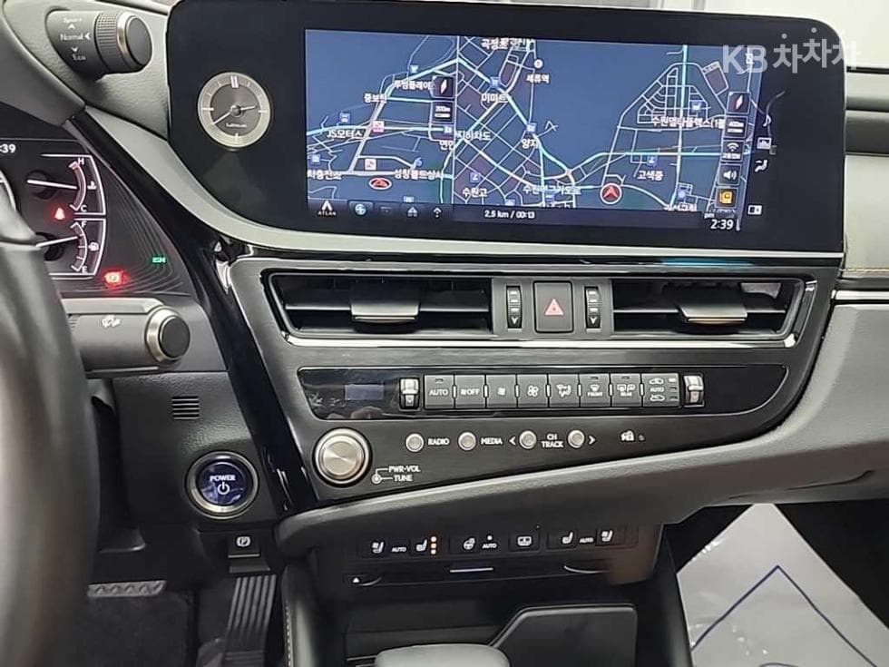 Lexus Нов 제너Рей (ван)션 ES300h Executive - 10