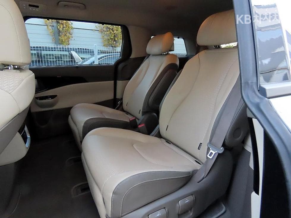 Kia Carnival 4th generationD2.2 7-seater (Limousine) Noblesse - 6