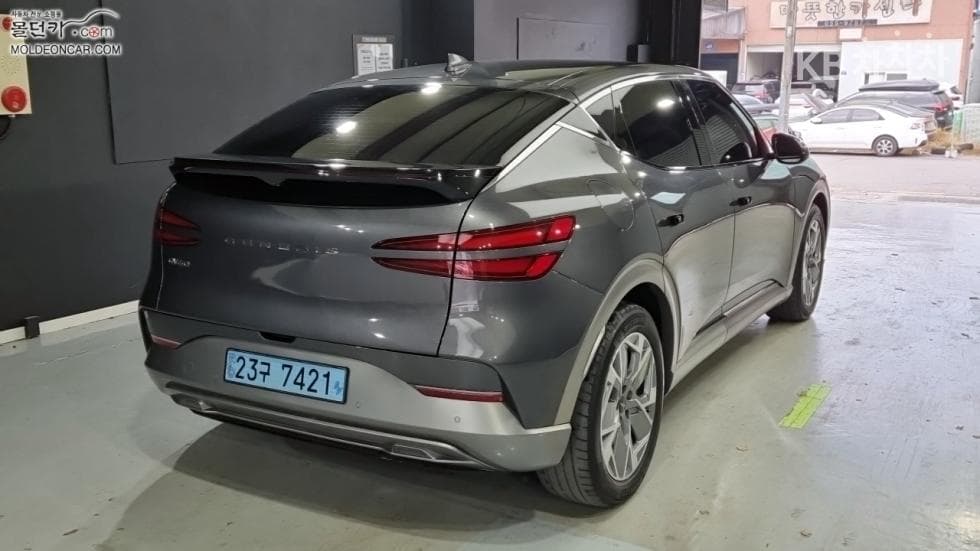 Дженезис GV60Стандартен 2WD Стандартен - 2