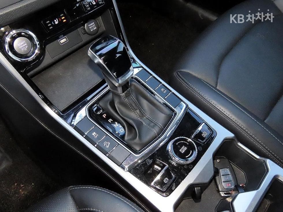 KG Mobility 뷰티플 코란도1.5 GDi Turbo 2WD C7 - 10