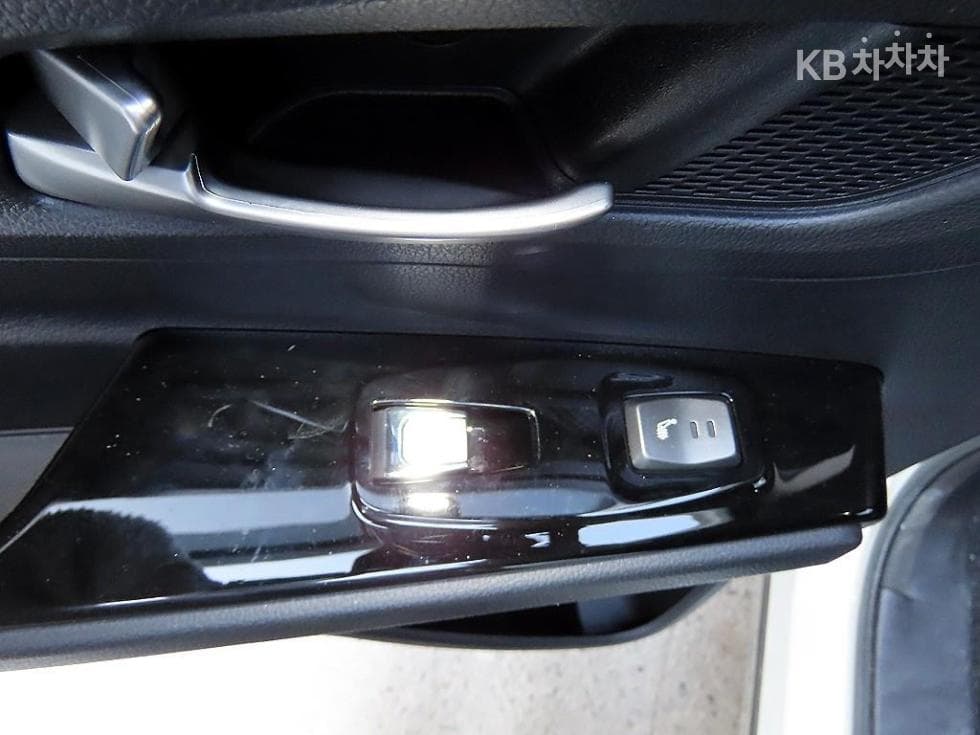 KG Mobility 뷰티플 코란도1.5 GDi Turbo 2WD C7 - 17