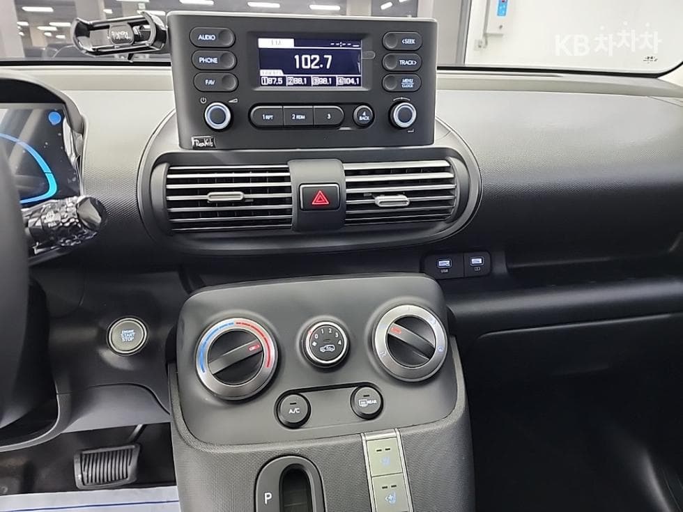 Хюндай Каспър1.0 Турбо Бензин 디 에센셜 Базов - 10