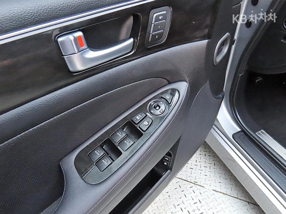Hyundai GenesisBH330 LUXURY Standard - 13
