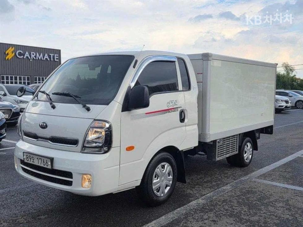 Kia The New (facelift) Bongo 3 (light truck) 냉동Top (Cargo)차 1 Ton 저상형 King Cab Extra Long LLight - Image 1