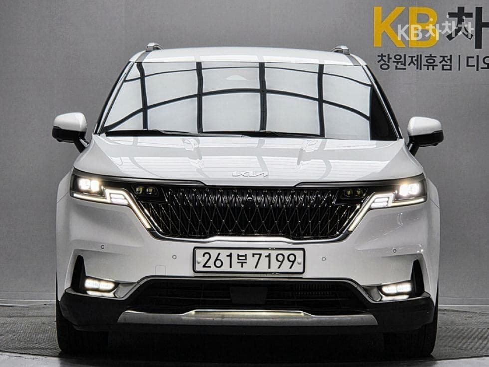 Kia Carnival 4th generation D2.2 9-seater Noblesse - Image 1