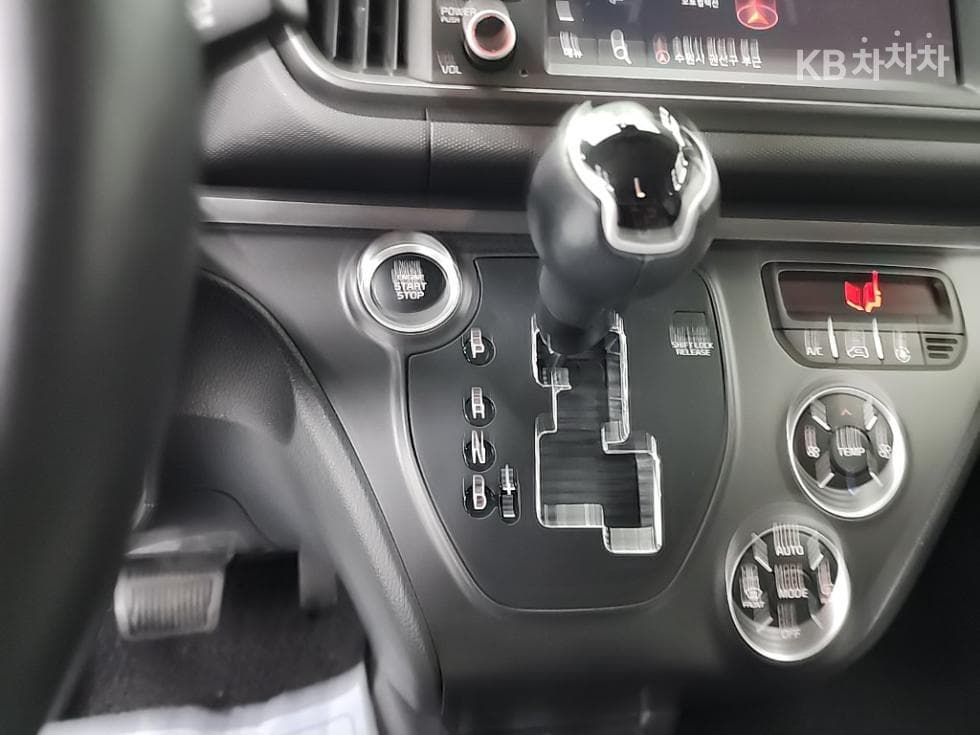 Kia The New (facelift) Kia Ray (van)1.0 Gasoline Signature - 8