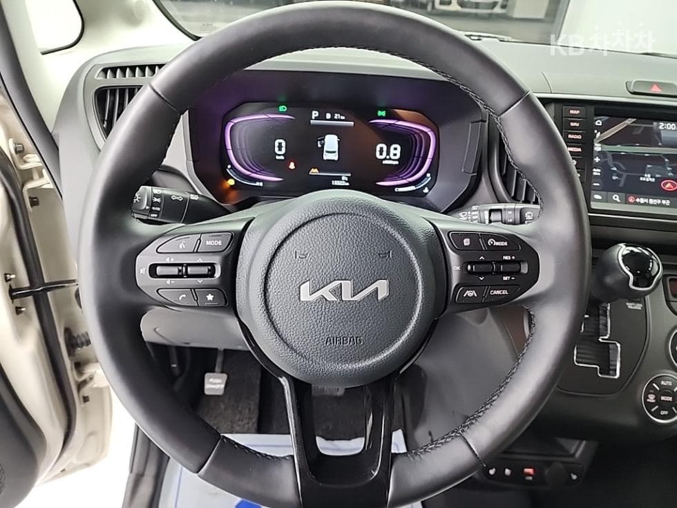 Kia The New (facelift) Kia Ray (van)1.0 Gasoline Signature - 9