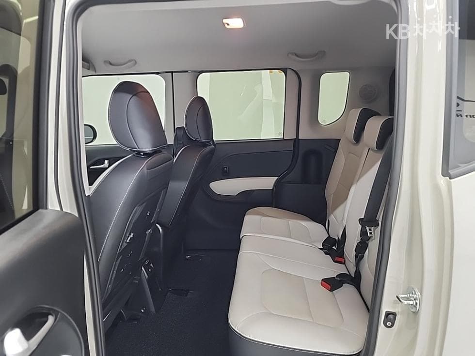 Kia The New (facelift) Kia Ray (van)1.0 Gasoline Signature - 12