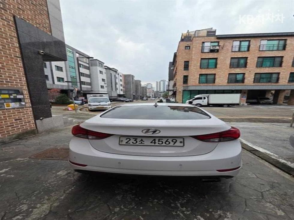 Hyundai The New (facelift) Avante (Elantra)1.6 GDi Premium Standard - 3