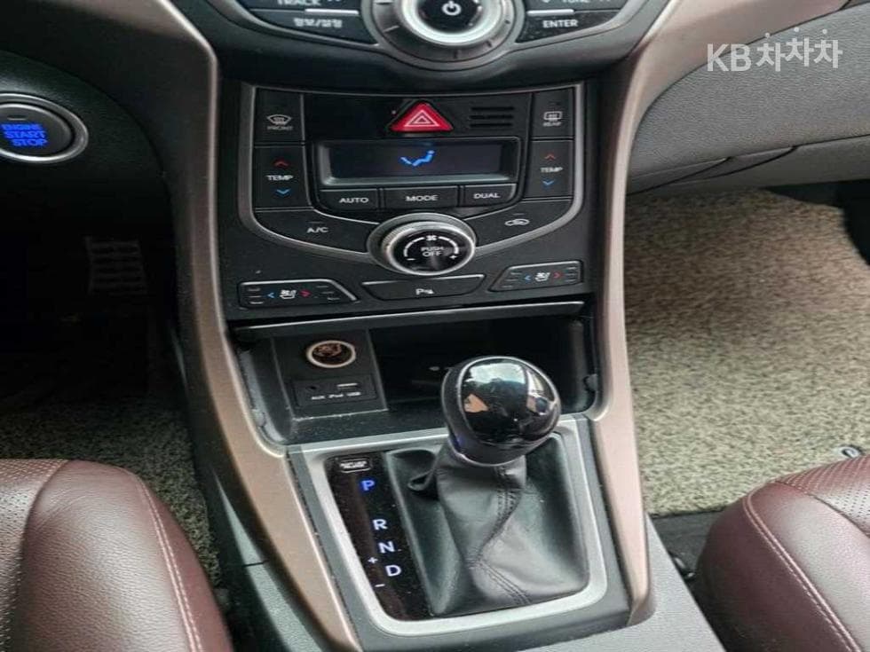 Hyundai The New (facelift) Avante (Elantra)1.6 GDi Premium Standard - 6