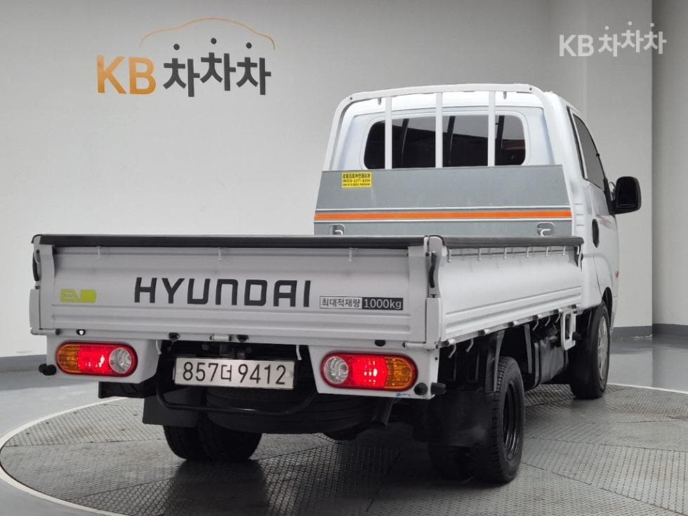 Киа Бонго 3 (лек)1 тон Удължено междуосие Королевска кабина CRDi Лукс - 3