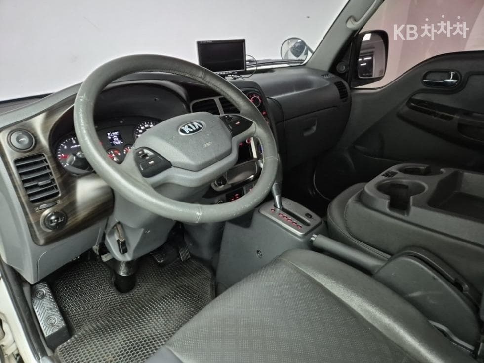 Киа Бонго 3 (лек)1 тон Удължено междуосие Королевска кабина CRDi Лукс - 6