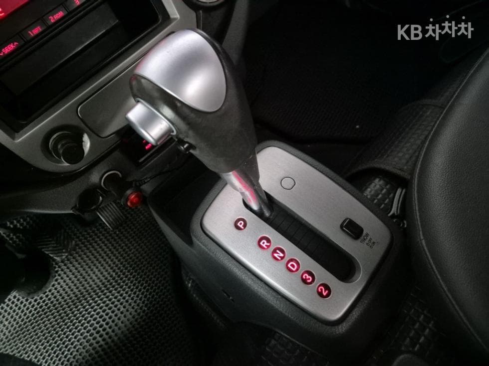 Киа Бонго 3 (лек)1 тон Удължено междуосие Королевска кабина CRDi Лукс - 7