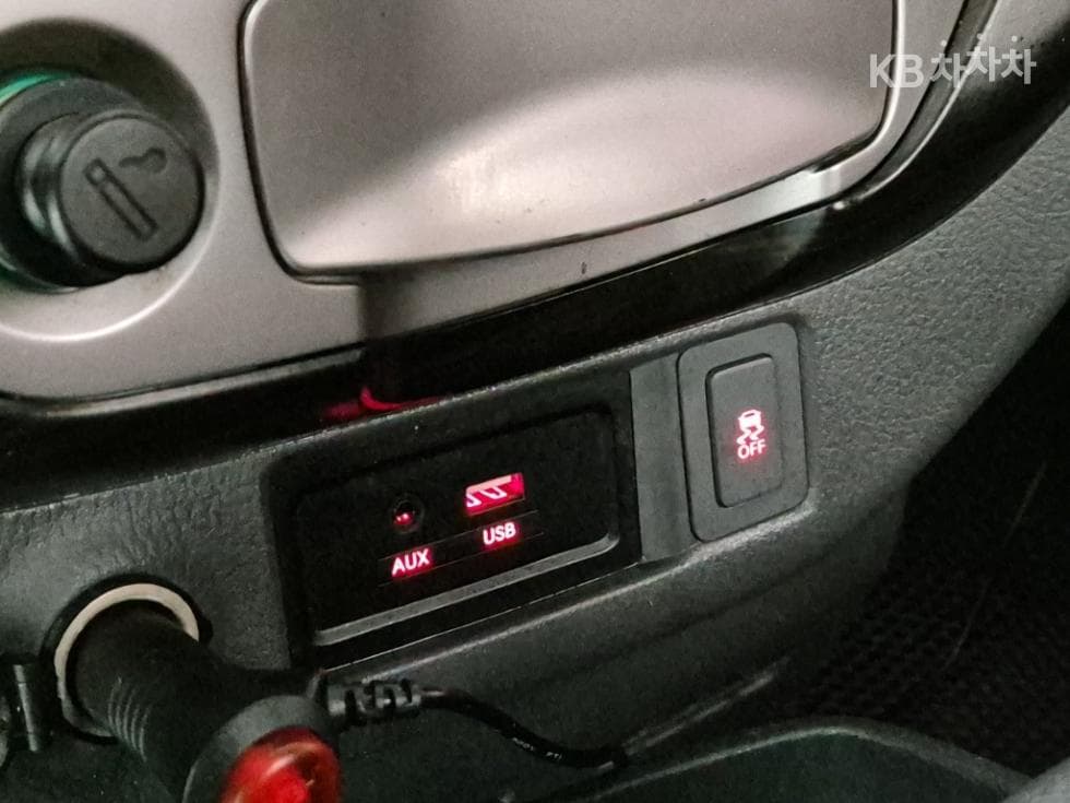 Киа Бонго 3 (лек)1 тон Удължено междуосие Королевска кабина CRDi Лукс - 13