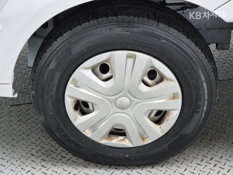 Киа Бонго 3 (лек)1 тон Удължено междуосие Королевска кабина CRDi Лукс - 15