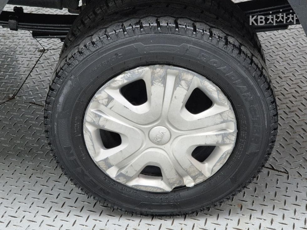 Киа Бонго 3 (лек)1 тон Удължено междуосие Королевска кабина CRDi Лукс - 16