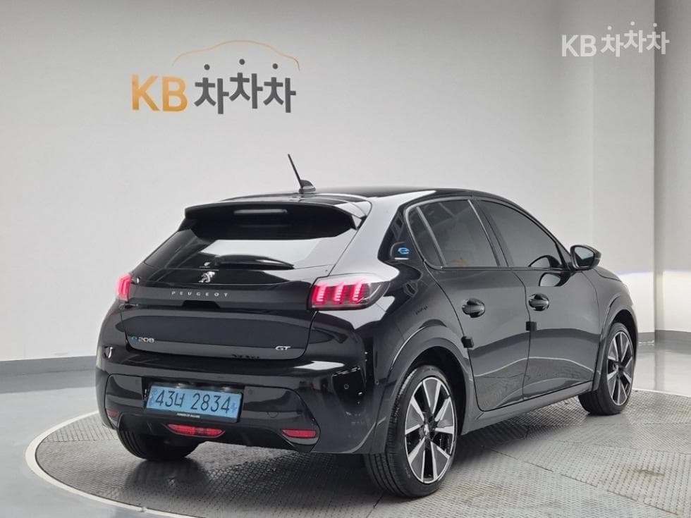 Peugeot e-208GT - 3