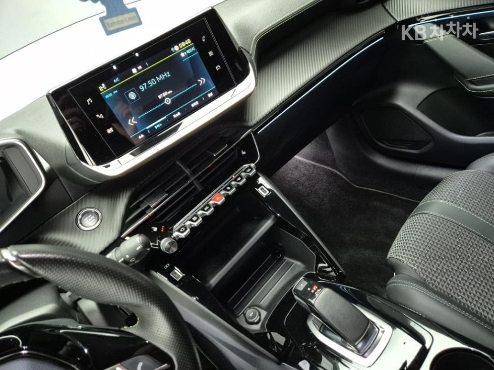 Peugeot e-208GT - 10