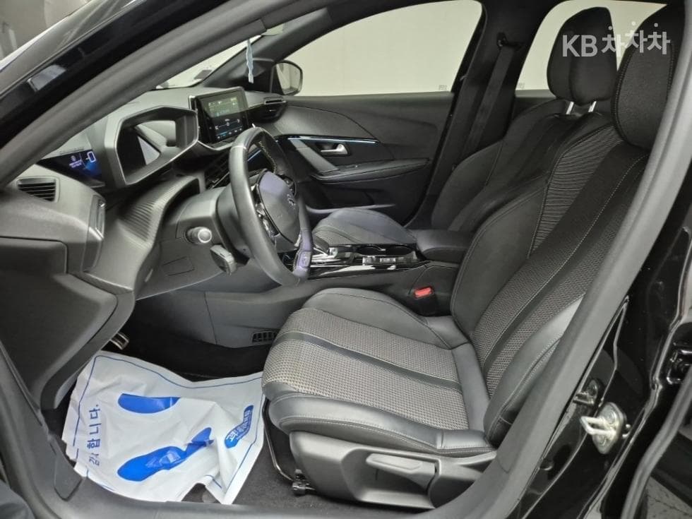 Peugeot e-208GT - 11