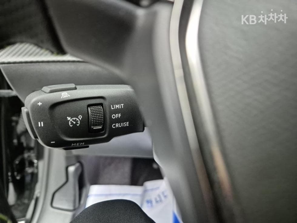 Peugeot e-208GT - 14