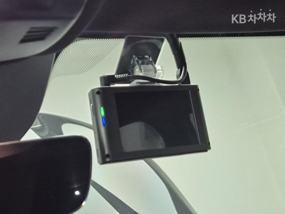 Peugeot e-208GT - 15