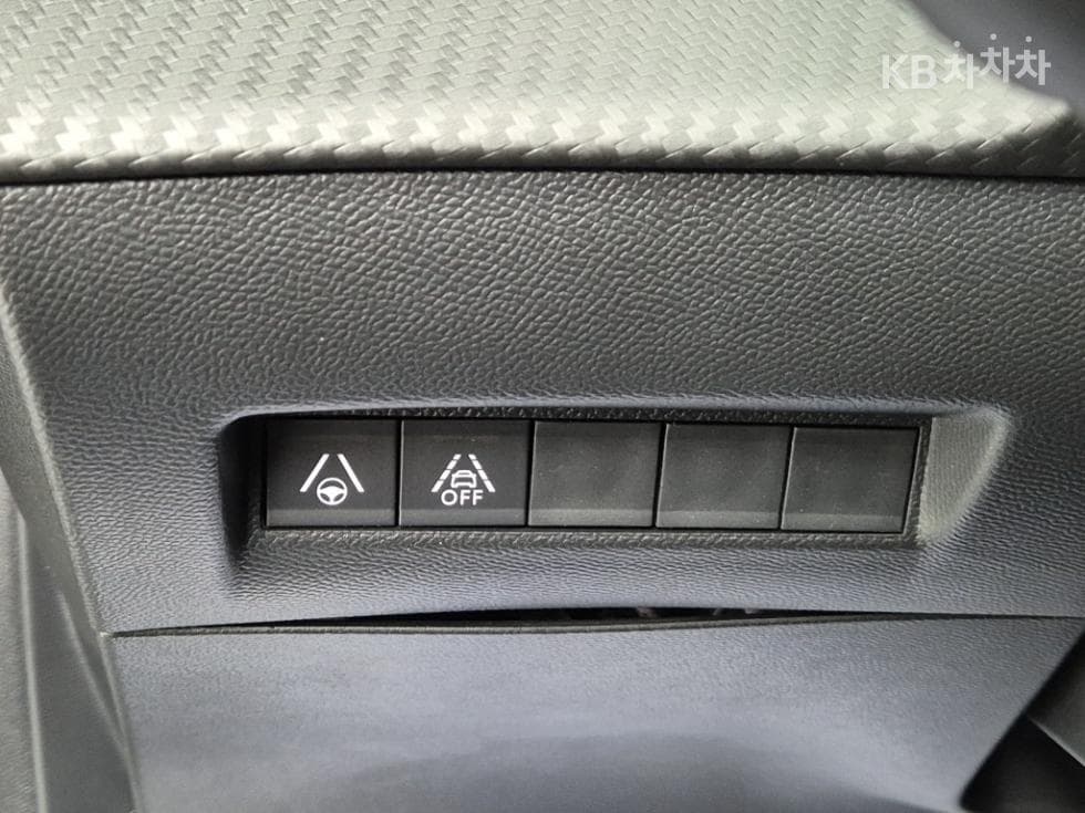 Peugeot e-208GT - 17