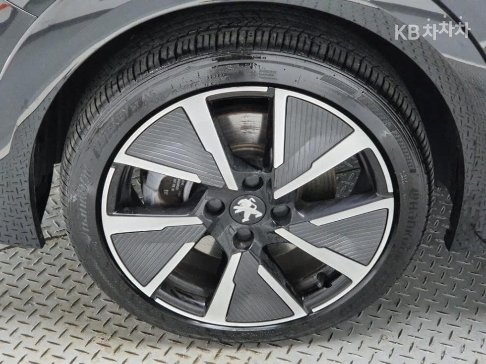 Peugeot e-208GT - 19