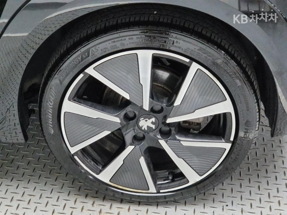 Peugeot e-208GT - 20