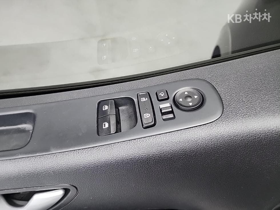 Hyundai Staria Cargo2.2 Cargo 3 Modern - 14