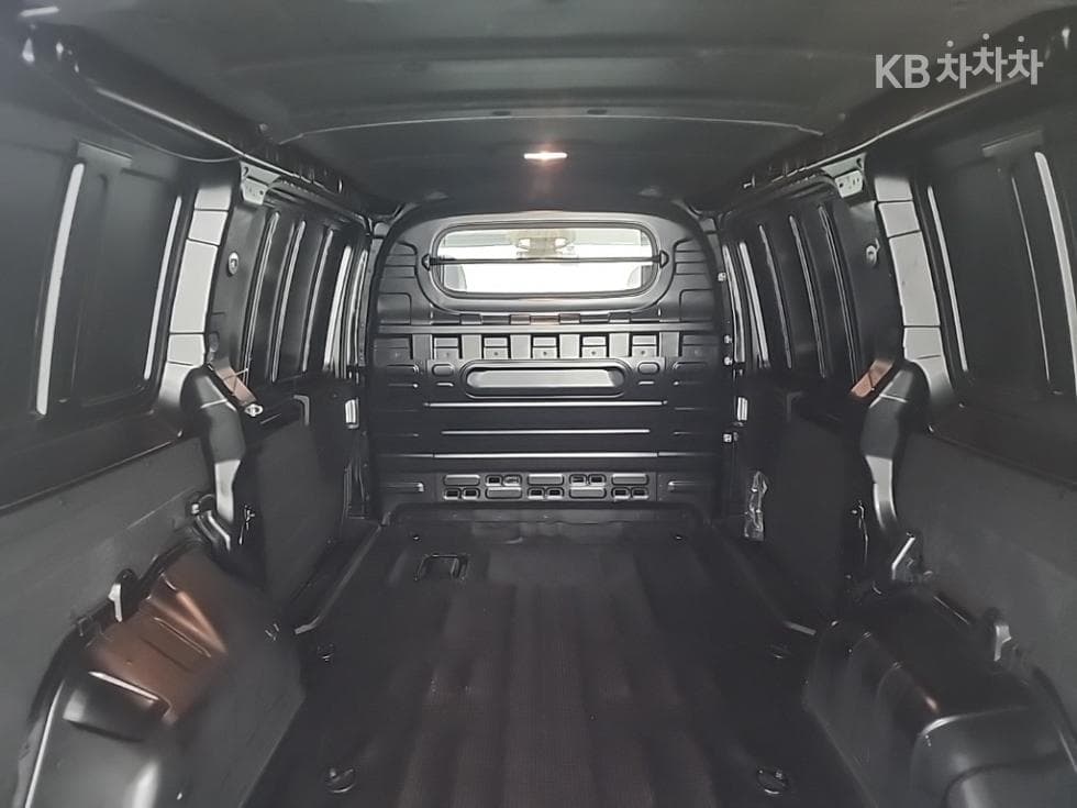 Hyundai Staria Cargo2.2 Cargo 3 Modern - 18