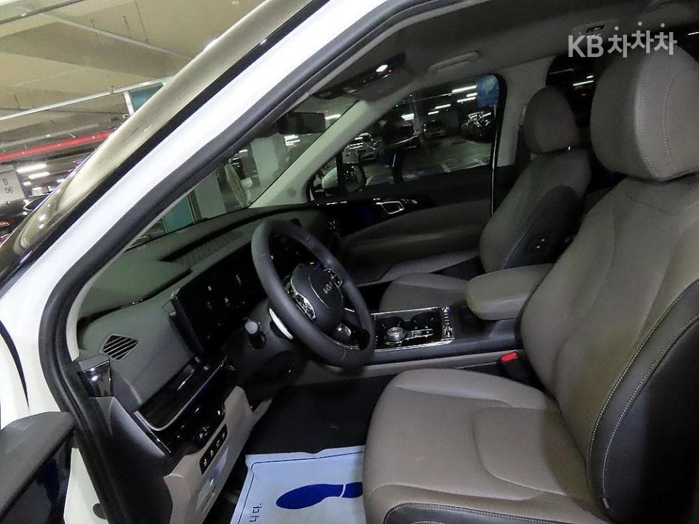 Киа The New (фейслифт) Канивал 4-то поколениеG3.5 GDI 9-местен Signature - 6